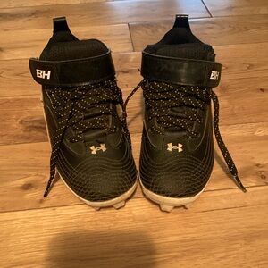 Under Armour T Ball-Soccer Ball Cleats Size 10